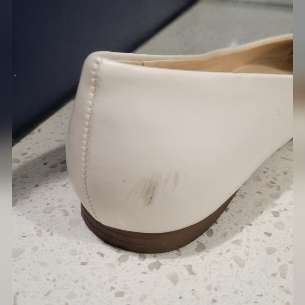 Tommy Hilfiger White Leather Logo Medallion Ballet Flats | Size 9.5 - Picture 6 of 6